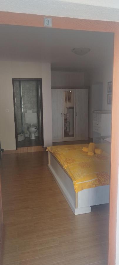 Apartment Am *